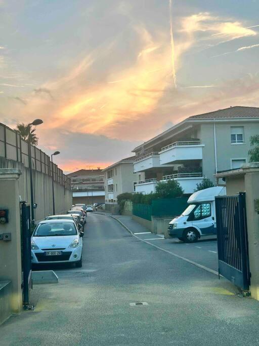 Appartement Avec Terrasse Et Box Entre Plages Et Nature Marseilles Exterior foto